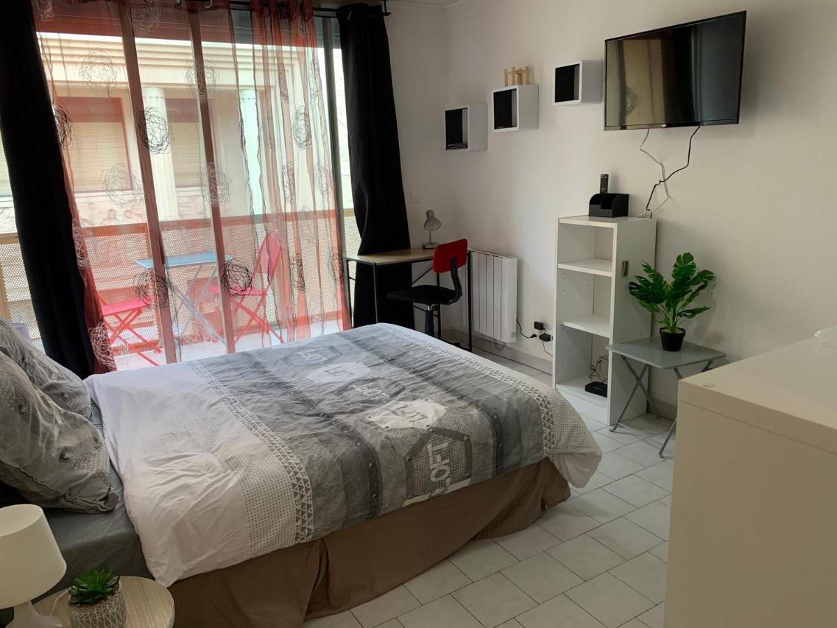 Nimes Studio Parking Dhuoda Kültér fotó